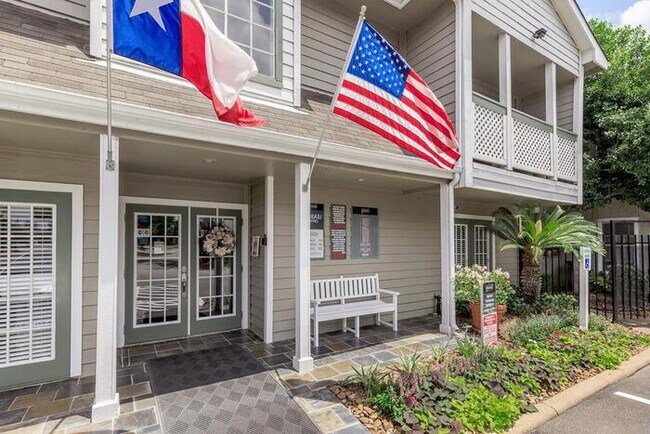 Foto del edificio - 8990 Richmond Ave.