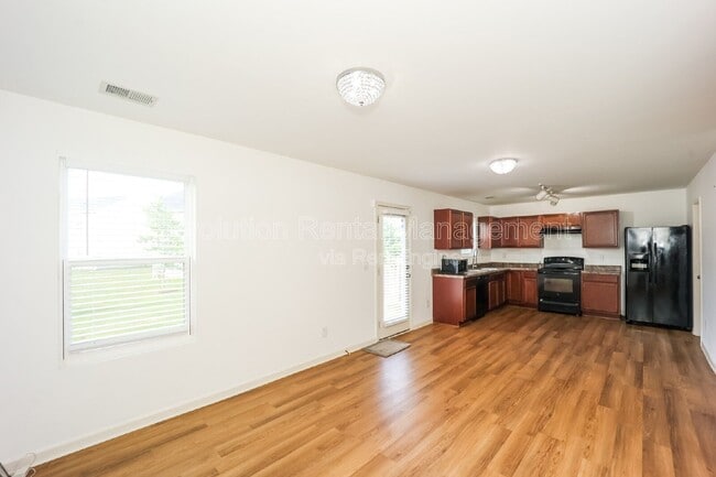 Building Photo - 2835 S Hills