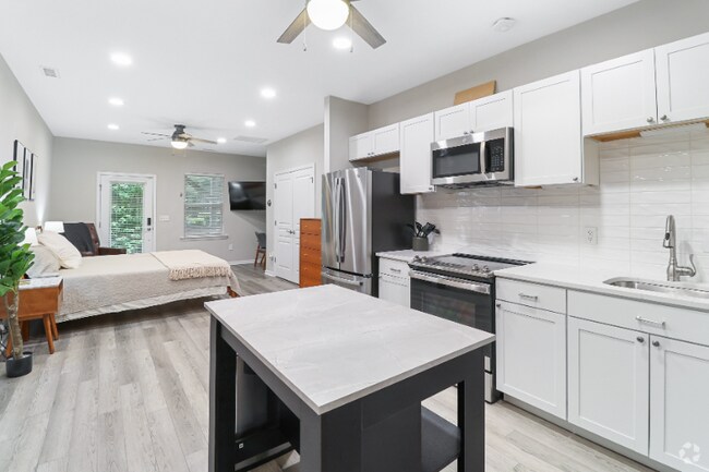 Building Photo - 100 Stratford Lakes Dr
