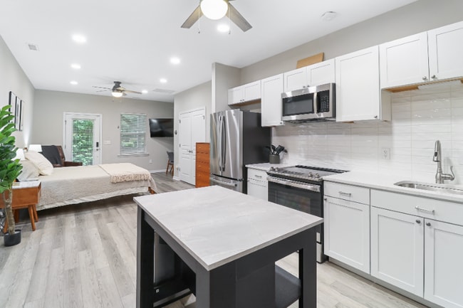 Photo - 100 Stratford Lakes Dr Apartment