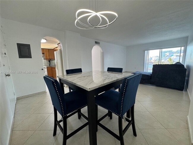 Foto del edificio - 400 Kings Point Dr