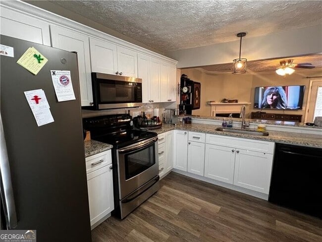 Building Photo - 2104 Queen Anne Ct