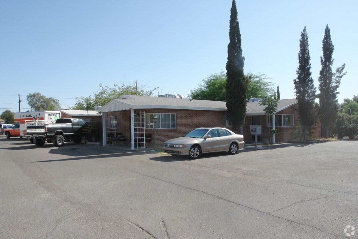 Primary Photo - 2538 E Glenn St