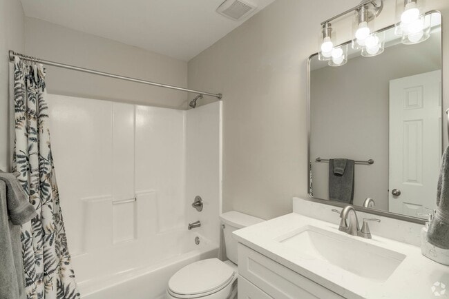 Foto del edificio - Tastefully Renovated 2BD with Wifi & W/D Included! $2k Credit Available!