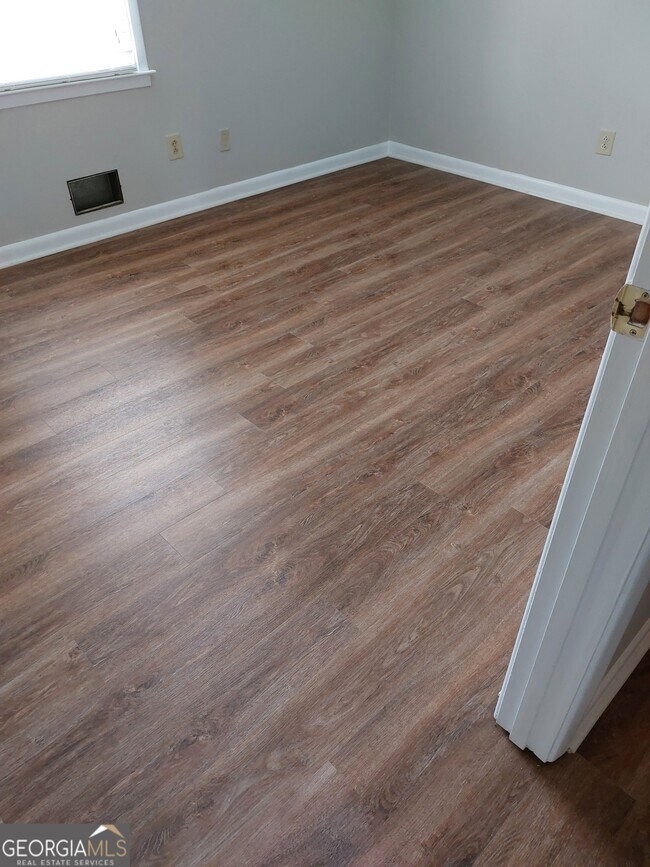 Foto del edificio - 710 Georgia Ave