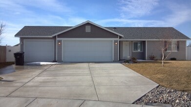 Building Photo - 5822 Austin Ct