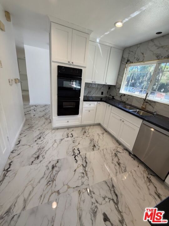 Foto del edificio - 5604 Valley Circle Blvd