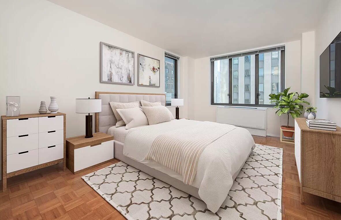 Building Photo - 41 W 56th St