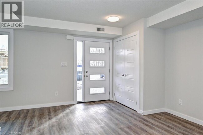 Building Photo - 118 Gravel Ridge Trail