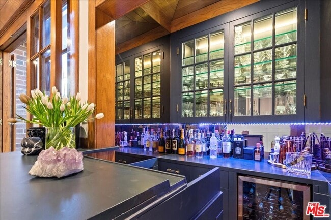 Foto del edificio - 9311 Burton Wy