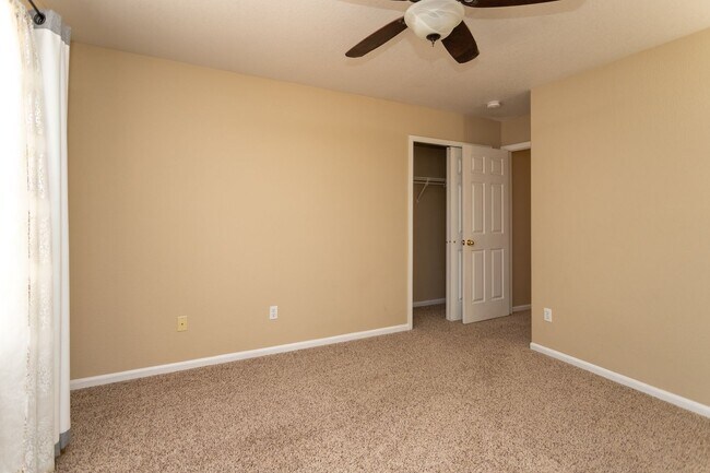 Building Photo - BEAUTIFUL RANCH-STYLE 3BD HOME in FOUNTAIN - Security Deposit Waiver Available