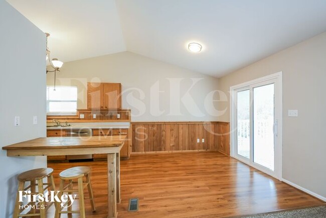 Foto del edificio - 3017 Valley Oaks Dr