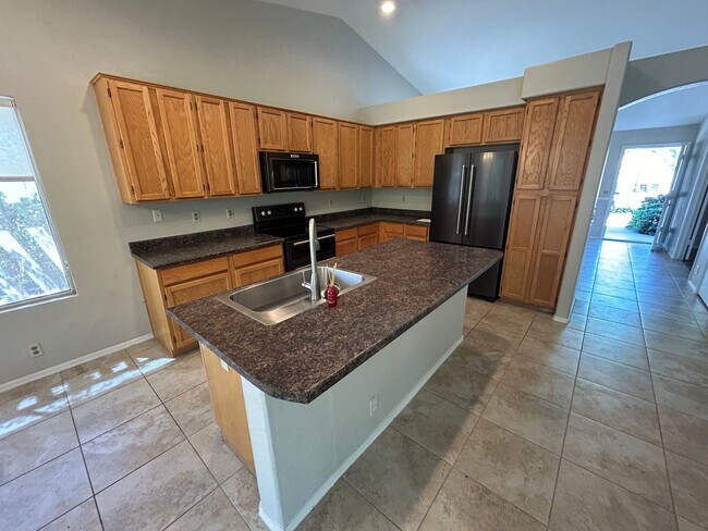 Building Photo - Fantastic 4 bedroom / 2 bathroom home in M...