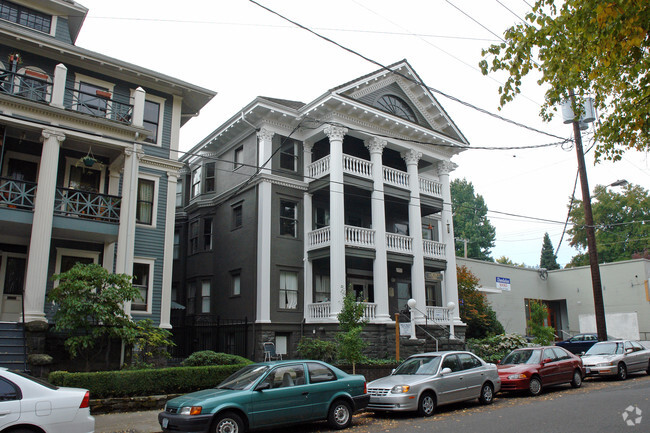 Building Photo - Historic Portland Apartments