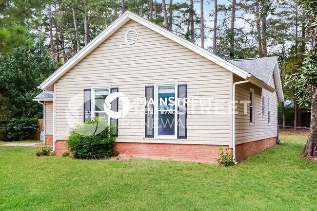 Foto del edificio - 3 Bedroom Pet-Friendly Home in Charlotte, NC with Main Street Renewal