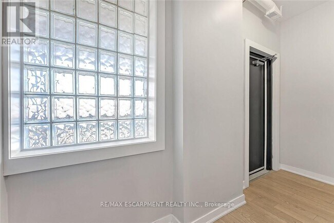 Photo du bâtiment - 657 Barton St E