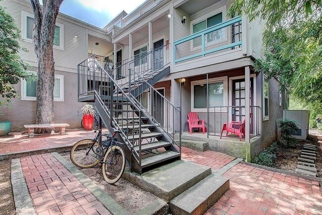 Building Photo - 1106 W 22nd St