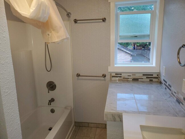 Foto del edificio - Cozy 1-Bedroom Home in Downtown Lewiston