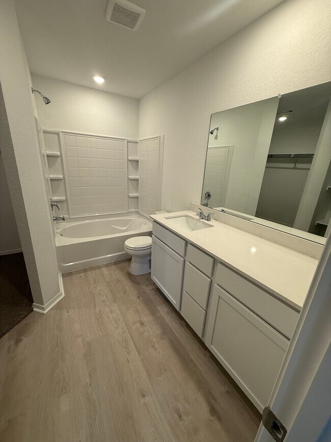 Foto del edificio - 200 Sarah Alyse Ln