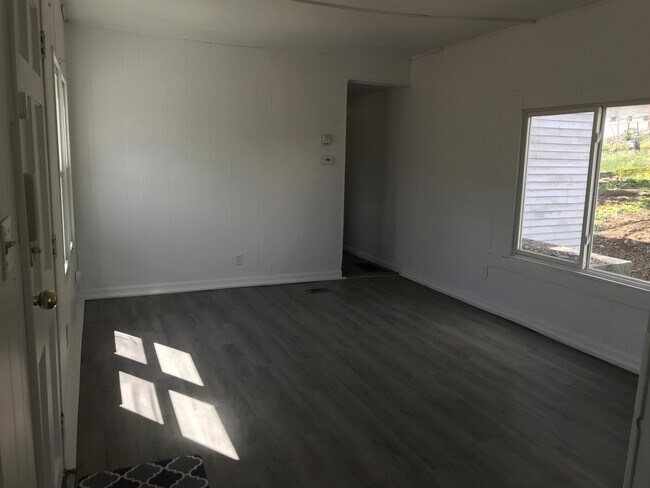 Building Photo - 965 Lincoln Dr