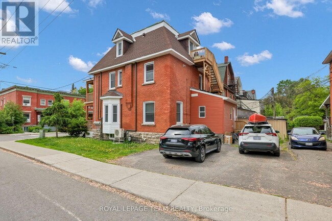 Building Photo - 531 McLeod St