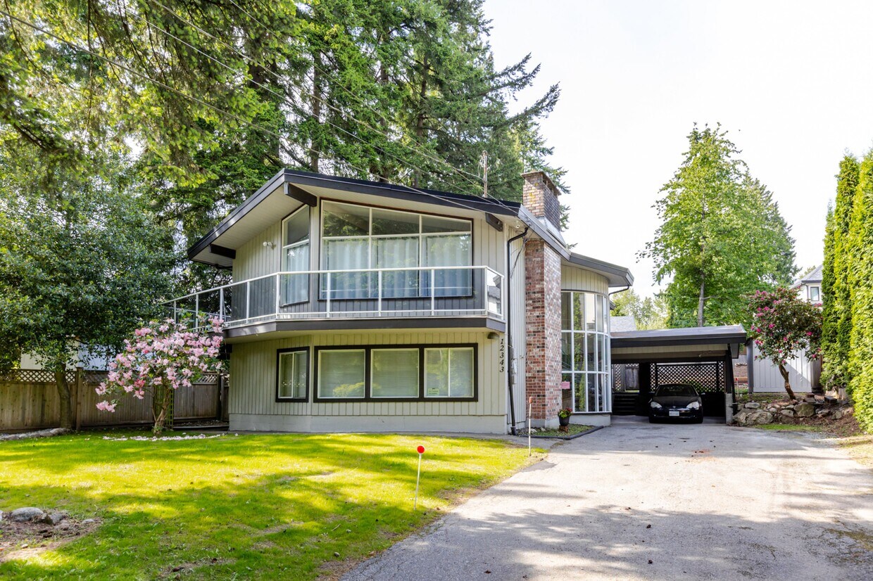 Photo principale - Spacious 5 Bed 2.5 Bath 2 Story Detached H...