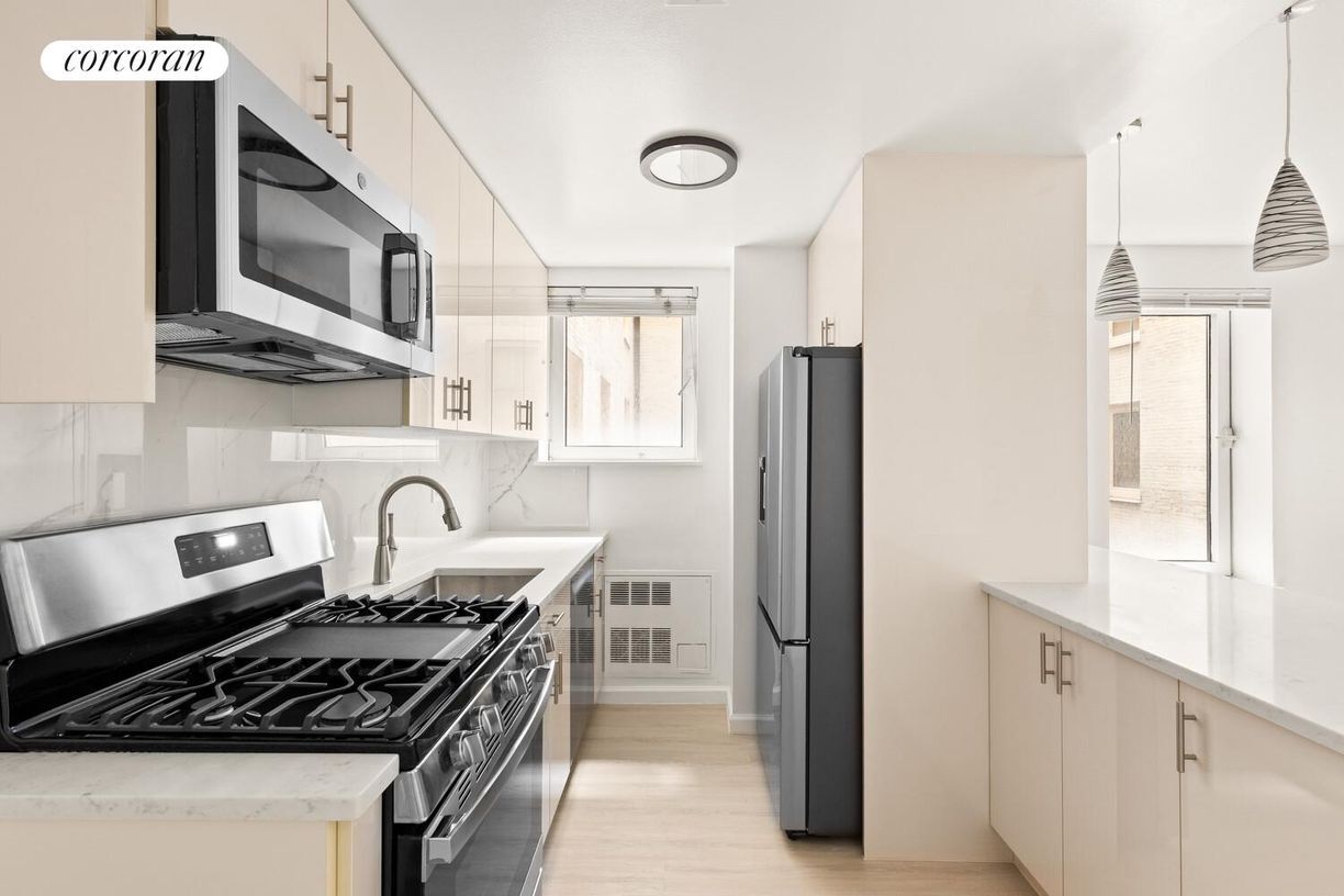 Building Photo - 106 Central Park S