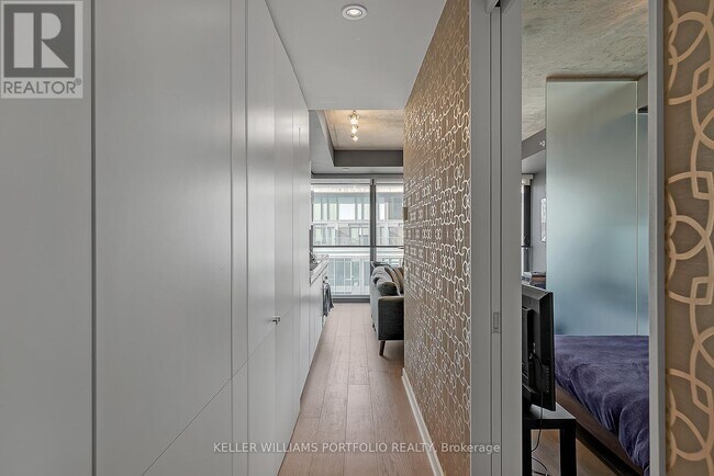 Photo du bâtiment - 629 King St W