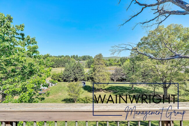 Foto del edificio - Charming Ranch Convenient Location