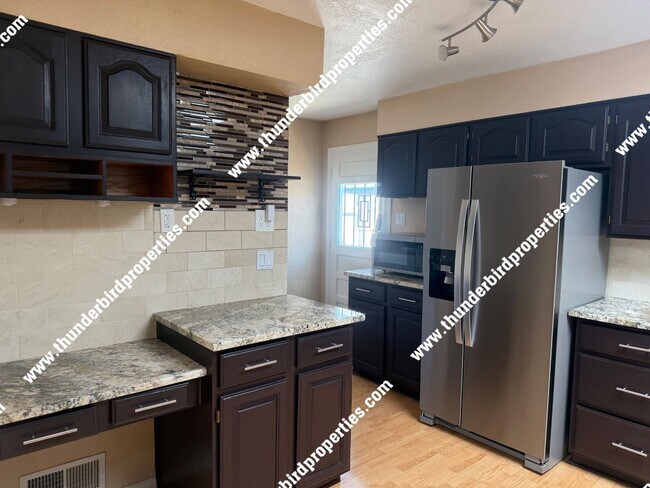 Building Photo - 2108 Muriel St NE
