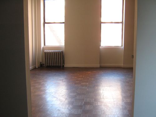 Foto del edificio - 303 W 21st St