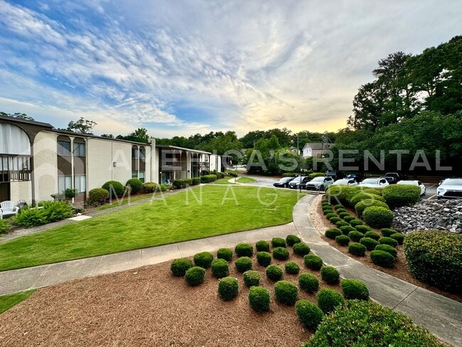 Foto del edificio - Condo available for rent in Vestavia Hills! COMING SOON!