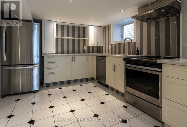 Building Photo - 35 Florence Crescent