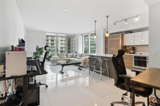 Building Photo - 1100S S Miami Ave