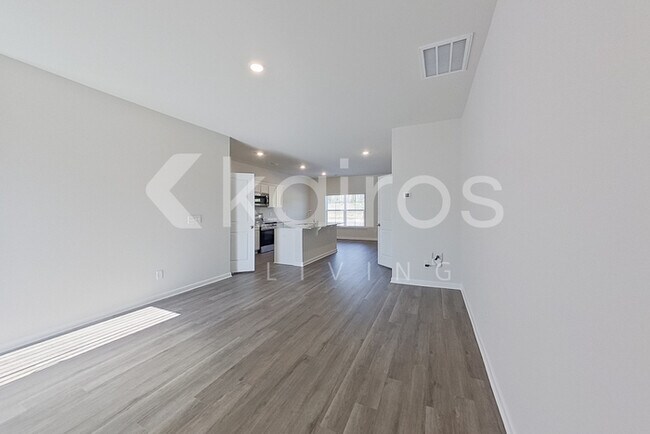 Building Photo - 2461 Banyan Cir