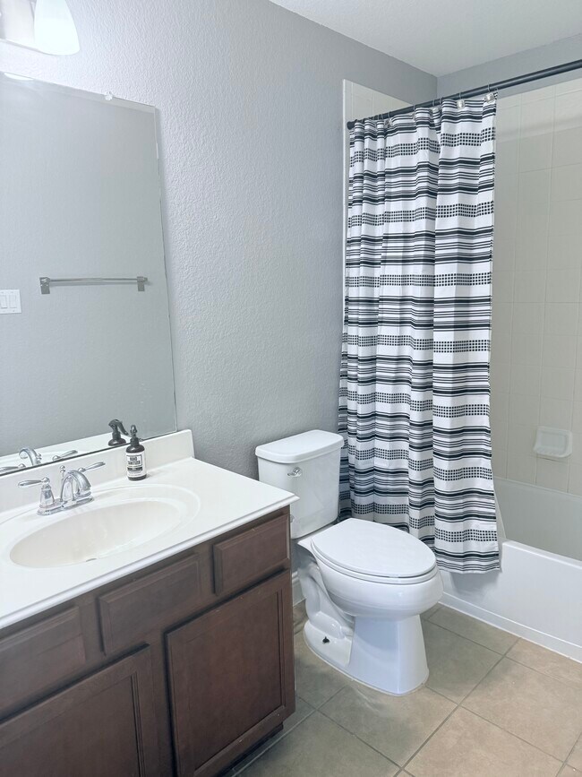 Building Photo - 503 Glenwood Ridge Dr