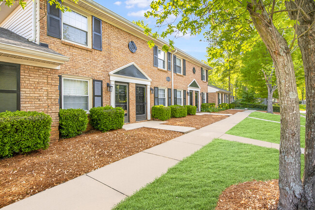 Foto del edificio - Sage Pointe Apartments and Townhomes