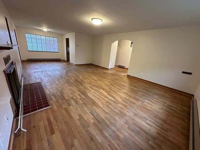 Building Photo - STATUS: UNAVAILABLE; RENTED -413 W Magnoli...