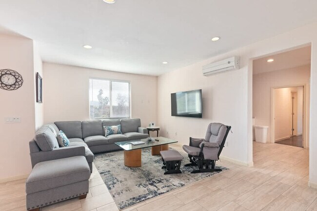 Foto del edificio - 17055 Rock Rd