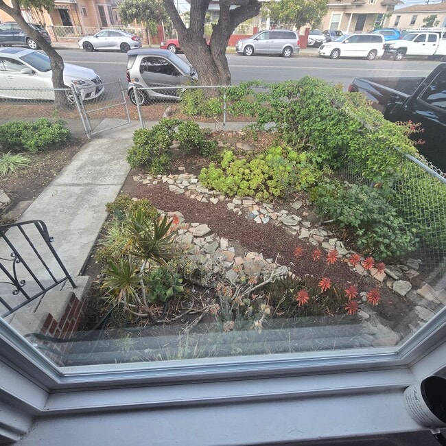 Foto del edificio - 2048 Ocean View Blvd