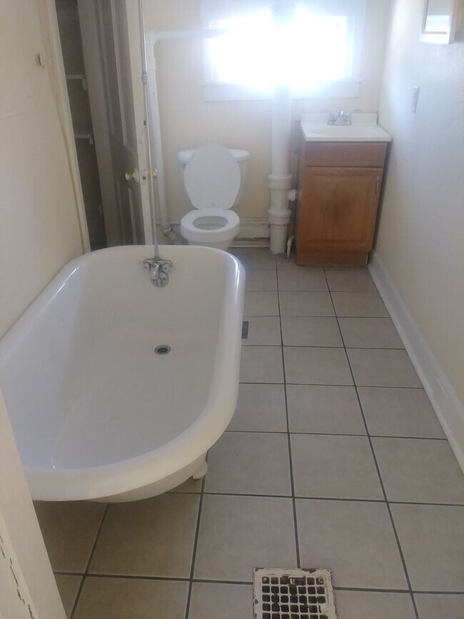 Foto del edificio - Home Available for Rent