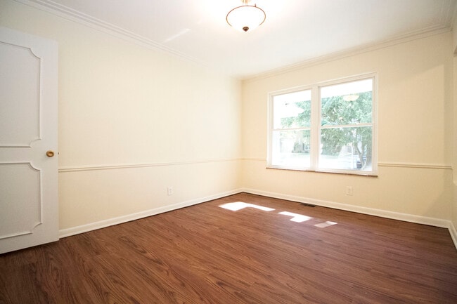 Building Photo - 2545 Amara Dr