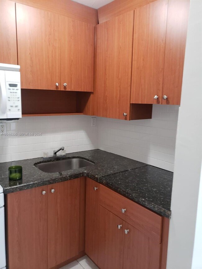 Foto del edificio - 554 NE 68th St