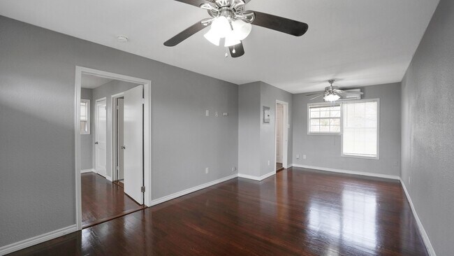 Building Photo - 2513 Cincinnati Ave