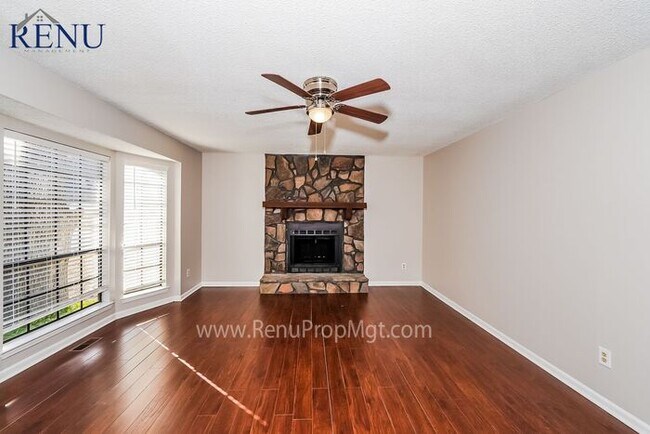 Building Photo - AVAILABLE NOW!!