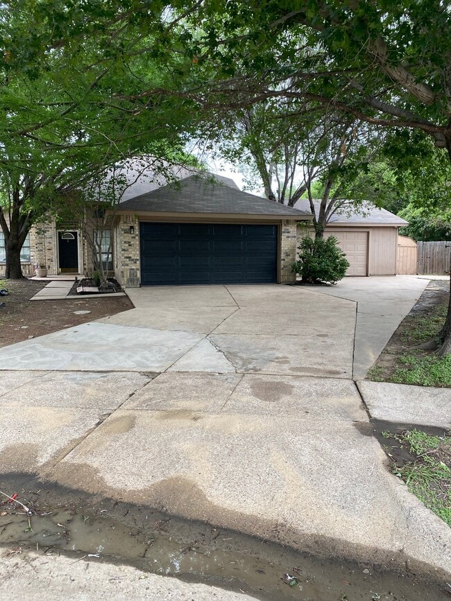 Building Photo - 5203 Sutton Ct