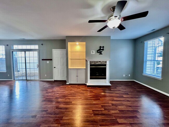 Foto del edificio - Stunning Castleton Condo