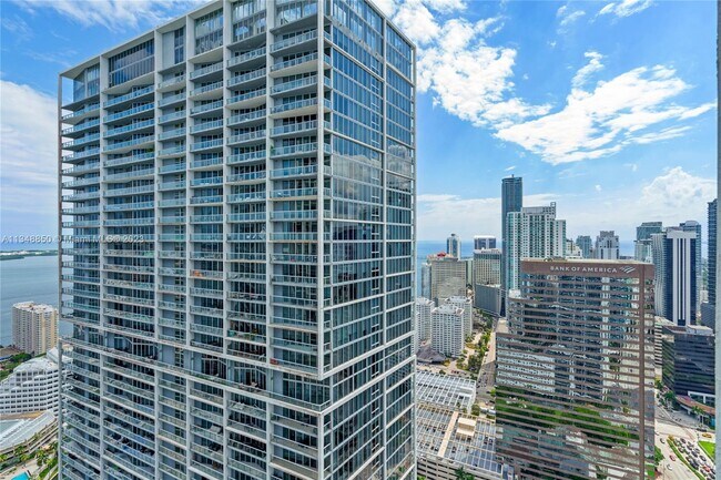 Building Photo - 475 Brickell Ave