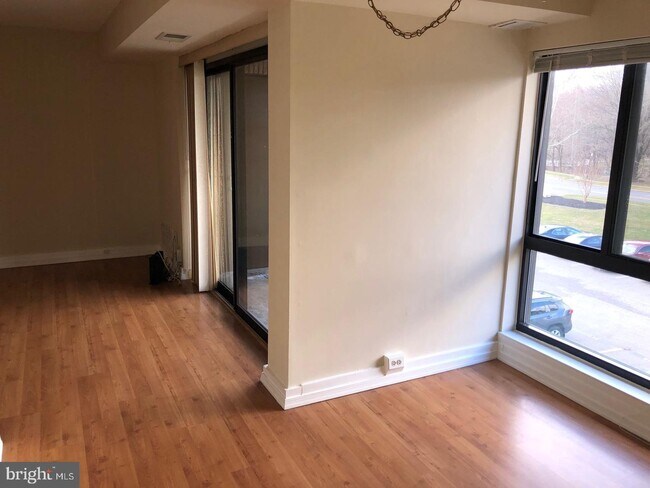 Building Photo - 5909 Tamar Dr