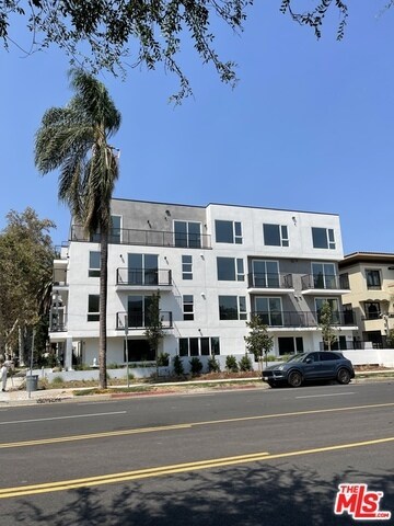 Foto del edificio - 4806 Sylmar Ave